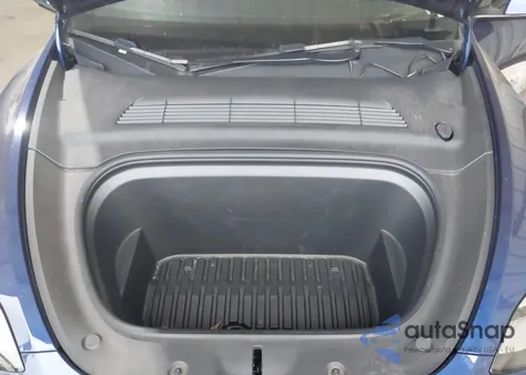 2022 Tesla Model Y Long Range Dual Motor All-Wheel Drive z USA, uszkodzony, nr VIN 7SAYGDEE9NF344982